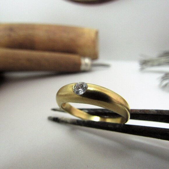 Engagement ring. 14K yellow gold ring with 0.15ct Diamond. Unique design ring. - Picture 3 of 9